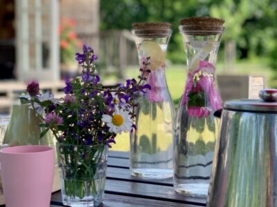 Wasserkaraffen mit Kräuter