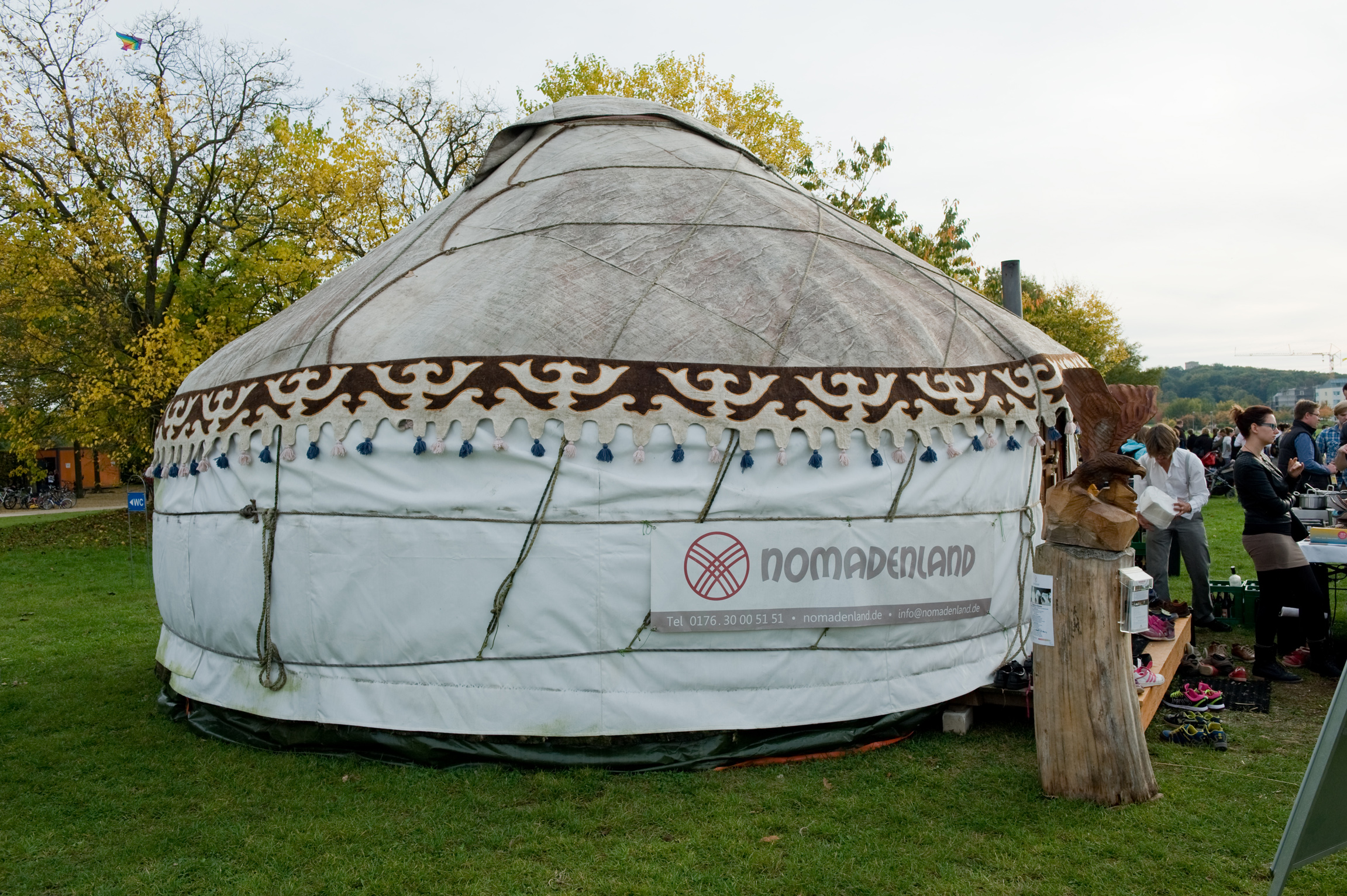 Jurte Nomadenland auf Wiese