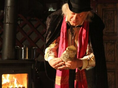 Edward Scheuzger erzählt Märchen in Nomadenland-Jurte