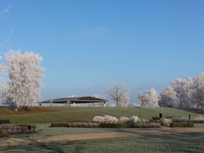 Volkspark mit Rauhreif im Winter